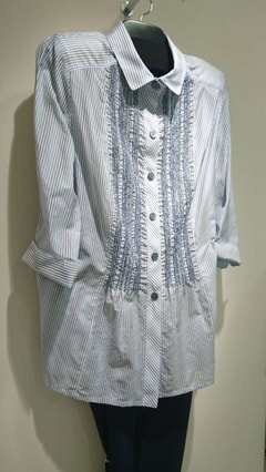 『シャツ、ブラウス勢揃い』 